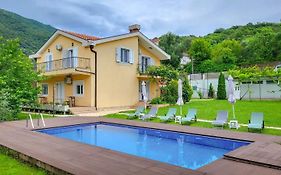 Villa, Pool And Relax For 12 Persons